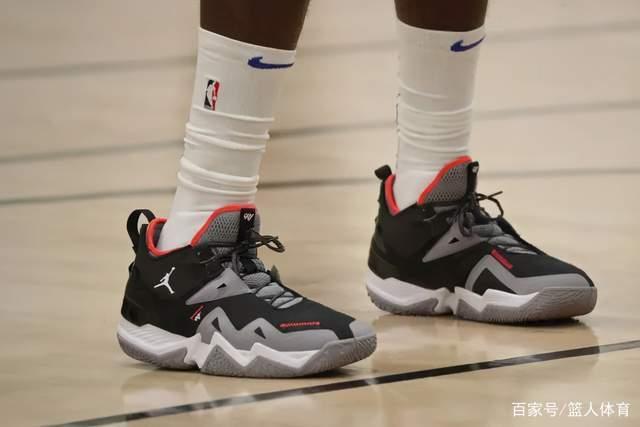 浓眉40+15詹姆斯31分 湖人险胜送奇才13连败